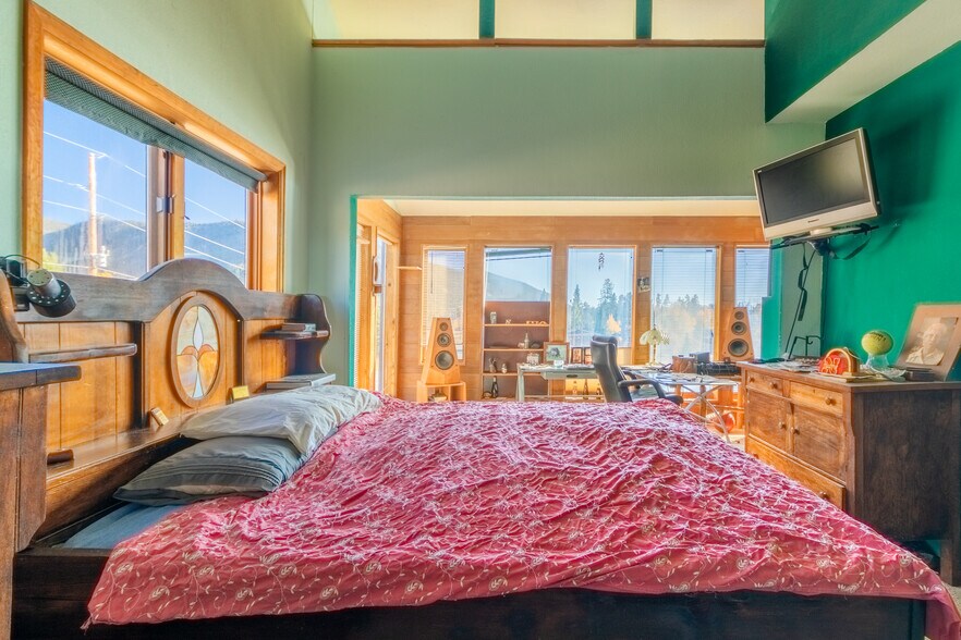 More Photos Of 629 Grand Ave, Grand Lake General Retail For Sale