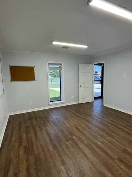 Primary Photo Of 1310 Driftwood Dr, Bossier City Warehouse For Lease