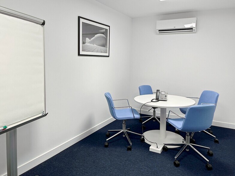 More Photos Of 3333-7 Rue Royale, Saint Charles Coworking Space
