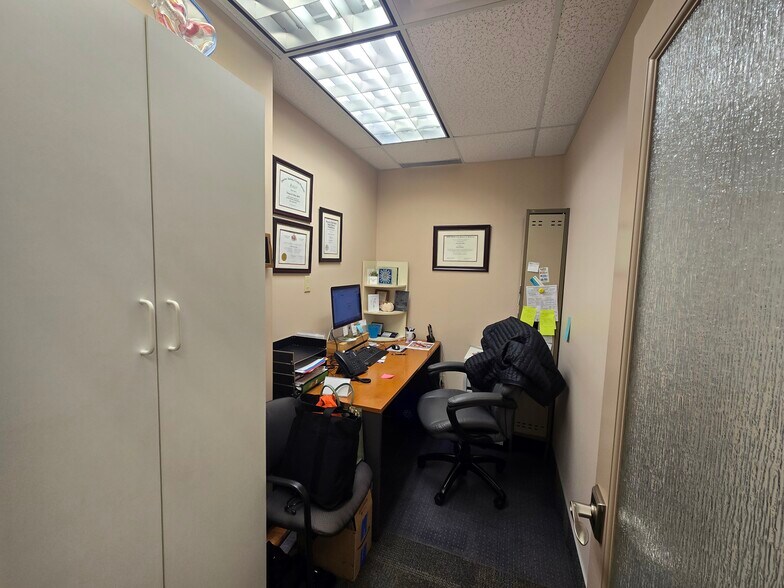 More Photos Of 1903 105 St NW, Edmonton Freestanding For Lease
