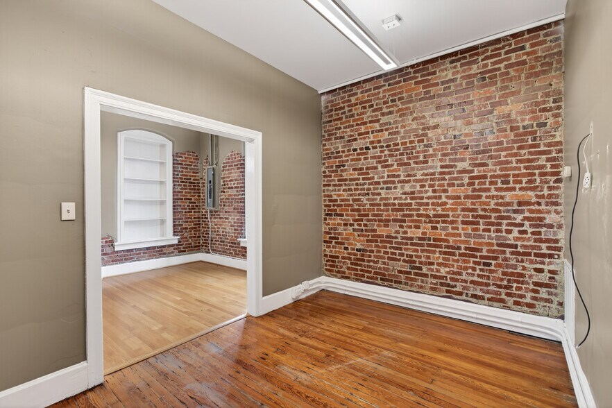 More Photos Of 2301 12th Ave, Nashville Storefront Retail Office For Lease