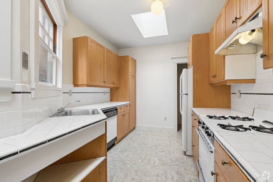 More Photos Of 2115-2129 Hyde St, San Francisco Apartments For Sale