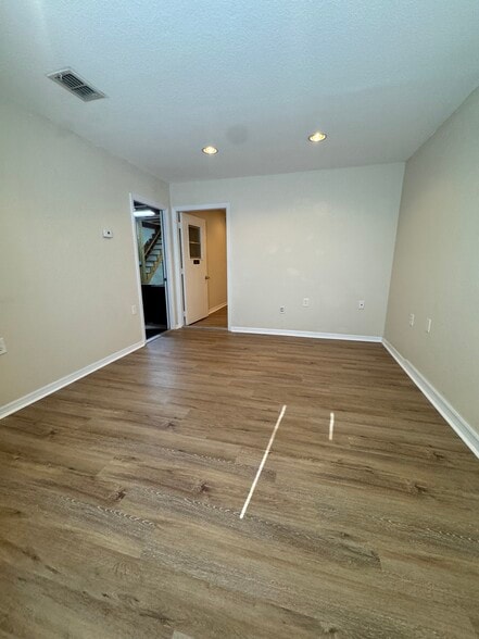 More Photos Of 3903 Industry Blvd, Lakeland Warehouse For Lease