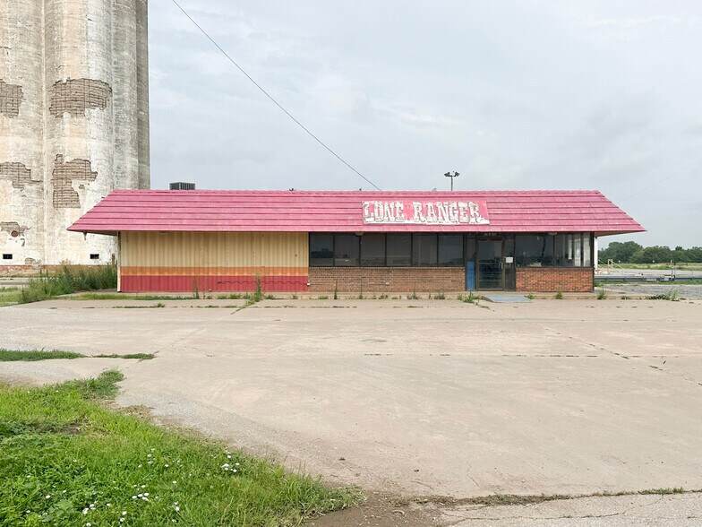 Primary Photo Of 9317 Highway 8, Orienta General Retail For Sale