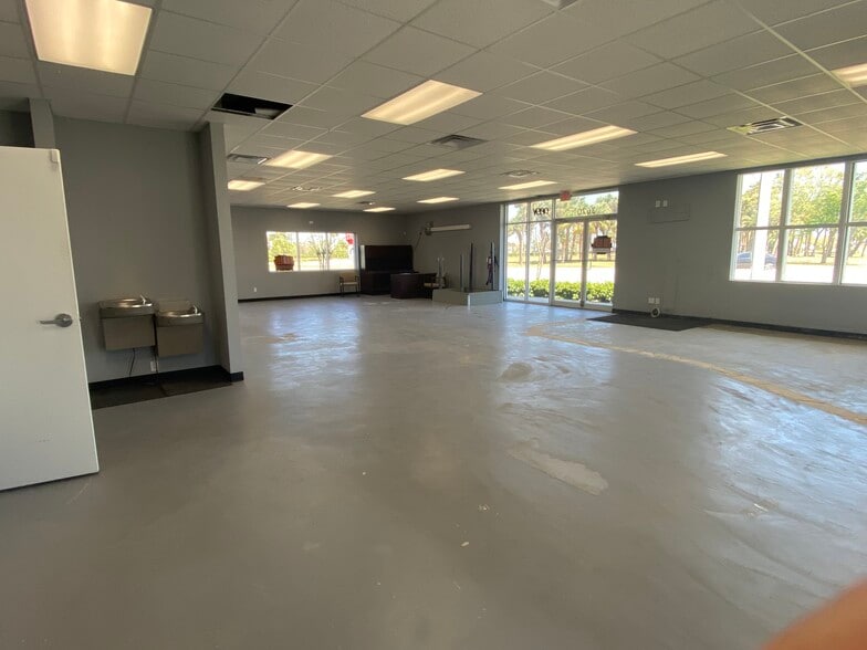 More Photos Of 3670 S Ridgewood Ave, Port Orange Freestanding For Sale