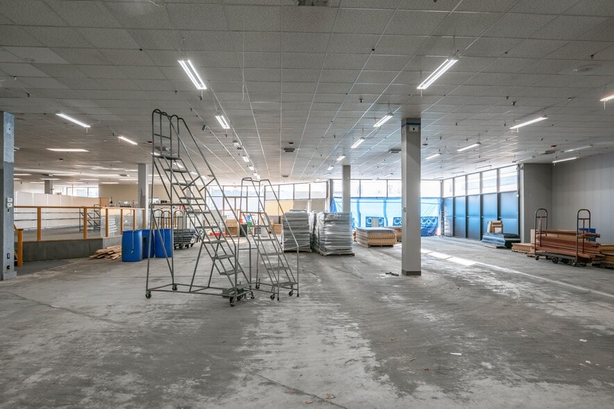 More Photos Of 35 Pine St, Manchester Manufacturing For Lease