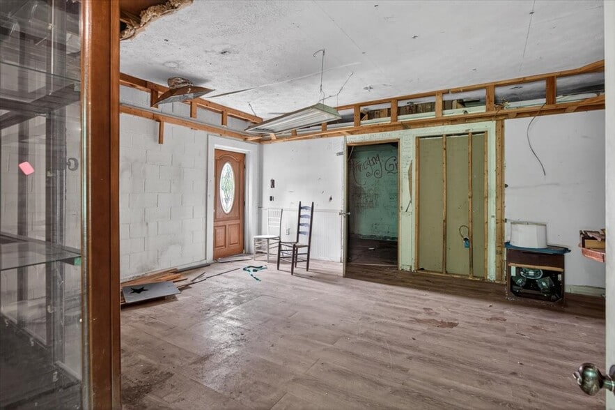 More Photos Of 79 Jones St, Jasper Warehouse For Sale