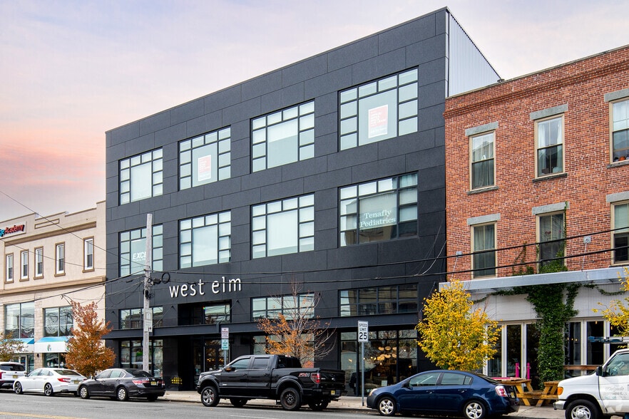 More Photos Of 333 15th St, Hoboken Office For Lease