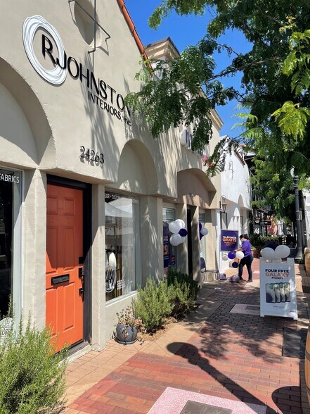 More Photos Of 24263 Main St, Newhall Storefront For Sale