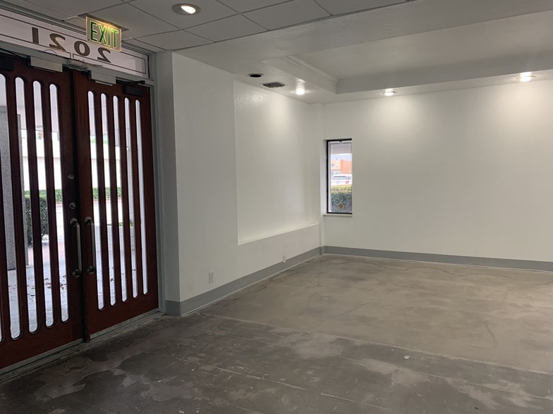 More Photos Of 2021 Tyler St, Hollywood Office For Lease