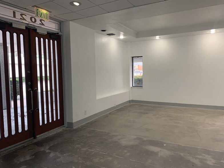 More Photos Of 2021 Tyler St, Hollywood Office For Lease