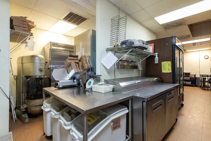 More Photos Of 218 Main St, Grover General Retail For Sale