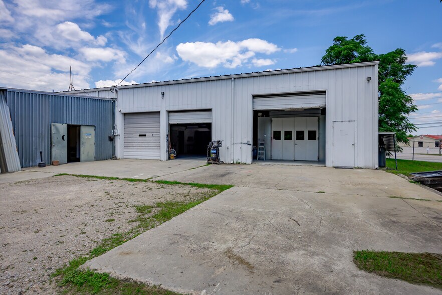 More Photos Of 4431 Augusta Rd, Lexington Light Distribution For Sale