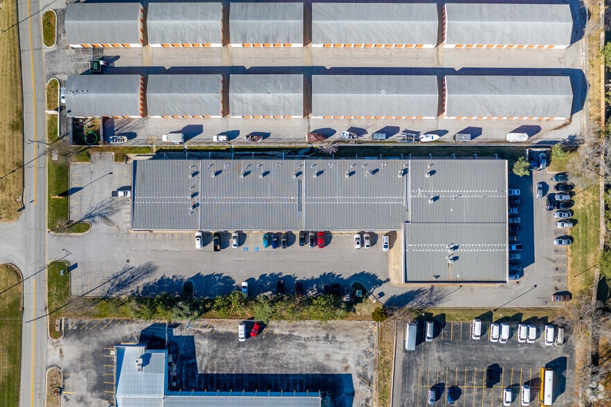 More Photos Of 12674-12710 Shawnee Mission Pky, Shawnee Unknown For Lease