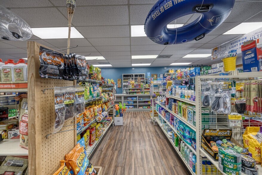 More Photos Of 49 Encino Dr, Concan Convenience Store For Sale