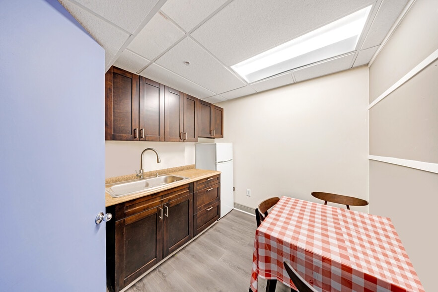 More Photos Of 7655-7669 NW 50th St, Miami Office For Sale