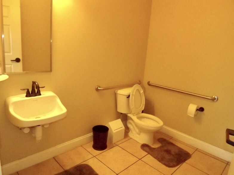 More Photos Of 410 Grayson Dr, Winder Distribution For Lease