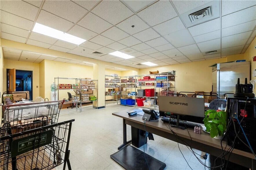 More Photos Of 210 West Ave, Pawtucket Office For Sale