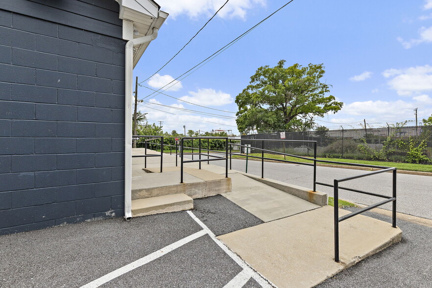 More Photos Of 6500 Saint Helena Ave, Dundalk Office For Sale