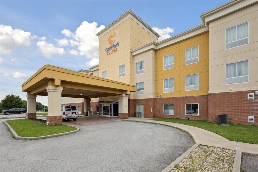 Primary Photo Of 2750 Fortune Cir W, Indianapolis Hotel For Sale