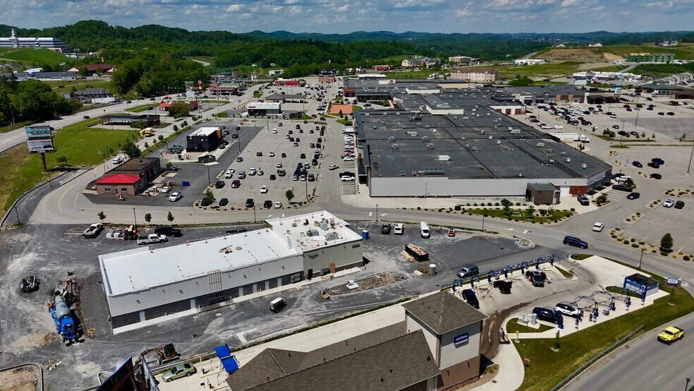 More Photos Of 2600 Middletown Commons, White Hall Unknown For Lease