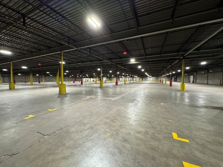 More Photos Of 1610 Leininger Ave, Elkhart Distribution For Lease