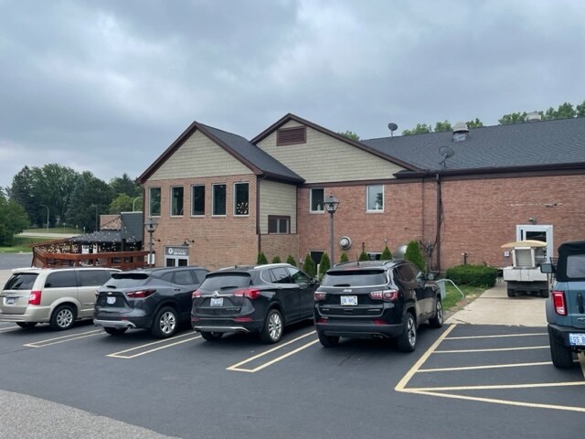Primary Photo Of 35780 5 Mile Rd, Livonia Restaurant For Sale