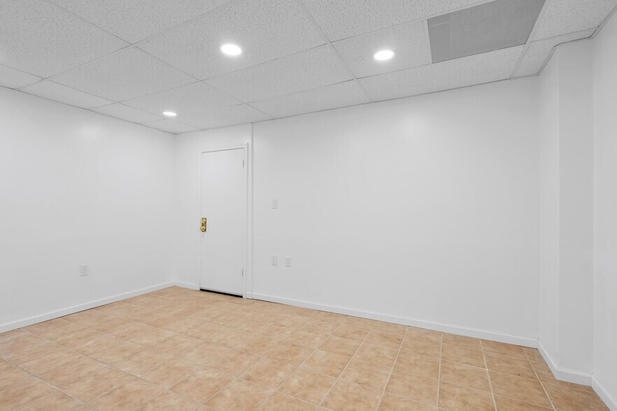 More Photos Of 5565 Columbia Pike, Arlington Multifamily For Sale