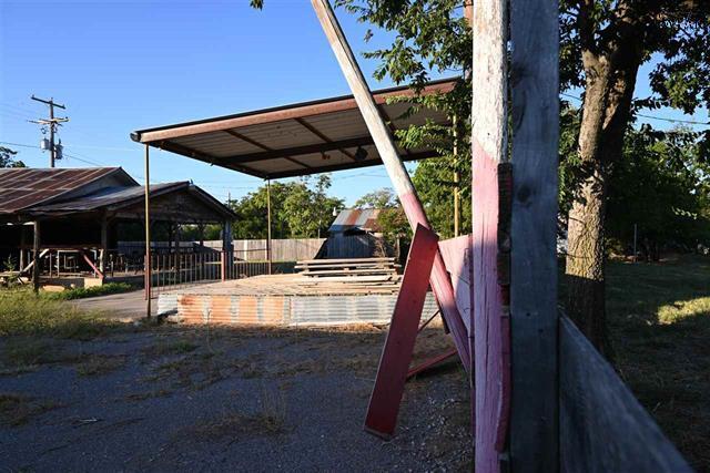 More Photos Of 200 N Burnett St, Wichita Falls Freestanding For Sale