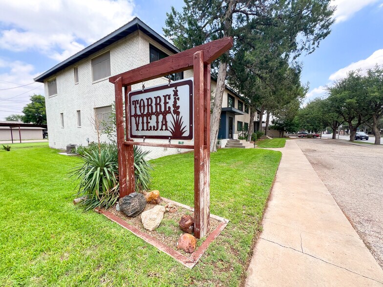 More Photos Of 1306 W Wall St, Midland Office For Lease