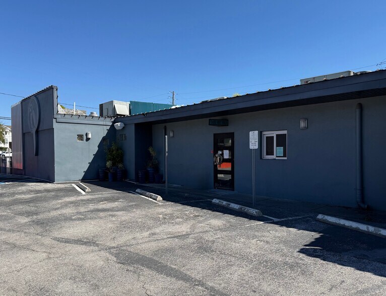 More Photos Of 2702 W Kennedy Blvd, Tampa Restaurant For Sale