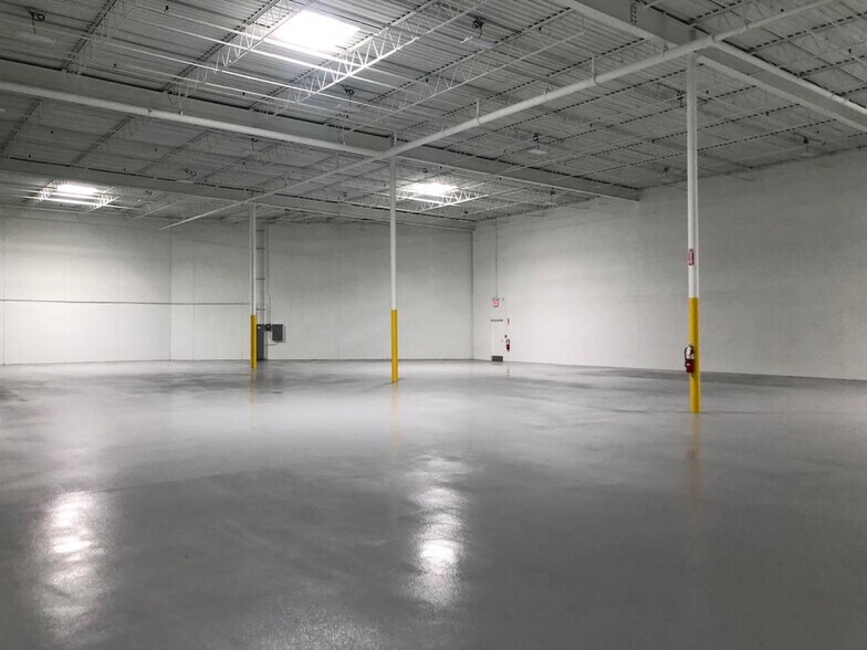 More Photos Of 1050 Arthur Ave, Elk Grove Village Warehouse For Lease