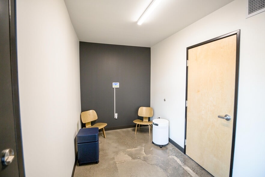 More Photos Of 2415-2419 SE 11th Ave, Portland Storefront Retail Office For Lease