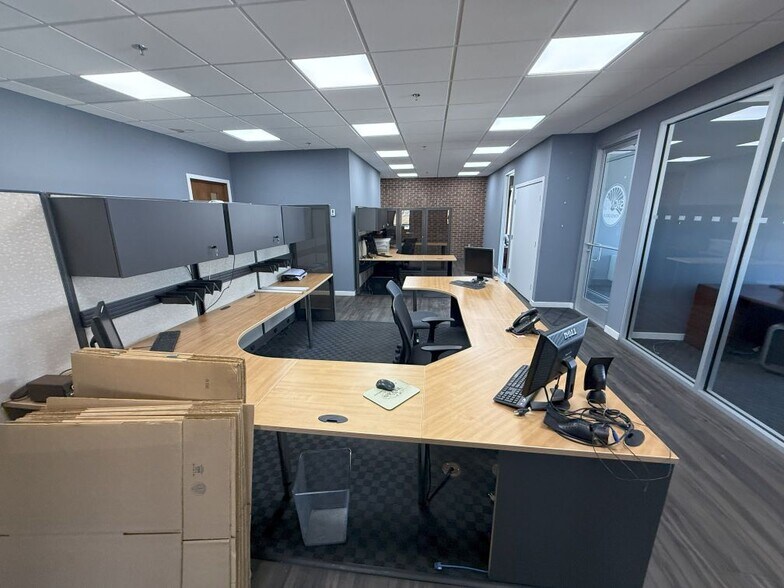 More Photos Of 856 N Main Street Ext, Wallingford Manufacturing For Sale