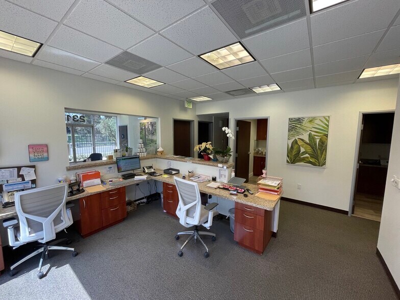 More Photos Of 2314 Newport Blvd, Costa Mesa Office For Lease