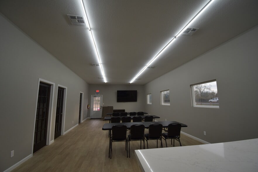 More Photos Of 11395 FM 2432 Rd, Willis Light Manufacturing For Sale