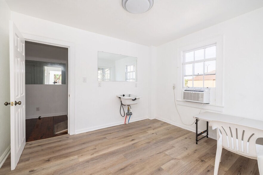 More Photos Of 3956 Rivers Ave, Charleston Office For Sale