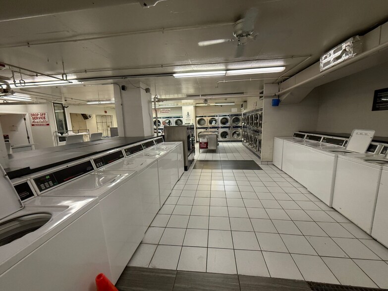 More Photos Of 655 W Irving Park Rd, Chicago Apartments For Sale