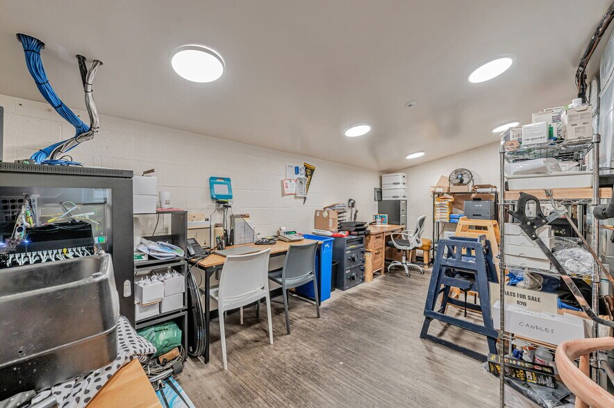 More Photos Of 621-655 Del Ganado Rd, San Rafael Storefront For Sale