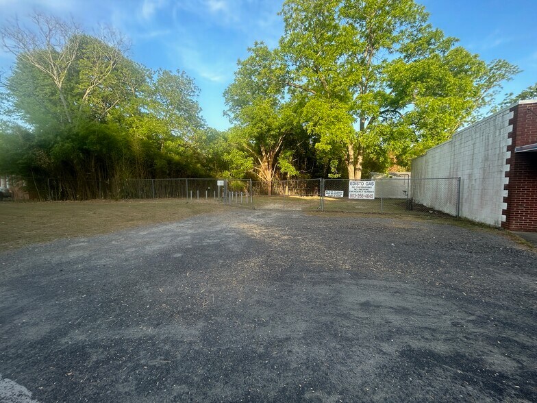 More Photos Of 4456 Rosemary St, Williston Office For Sale