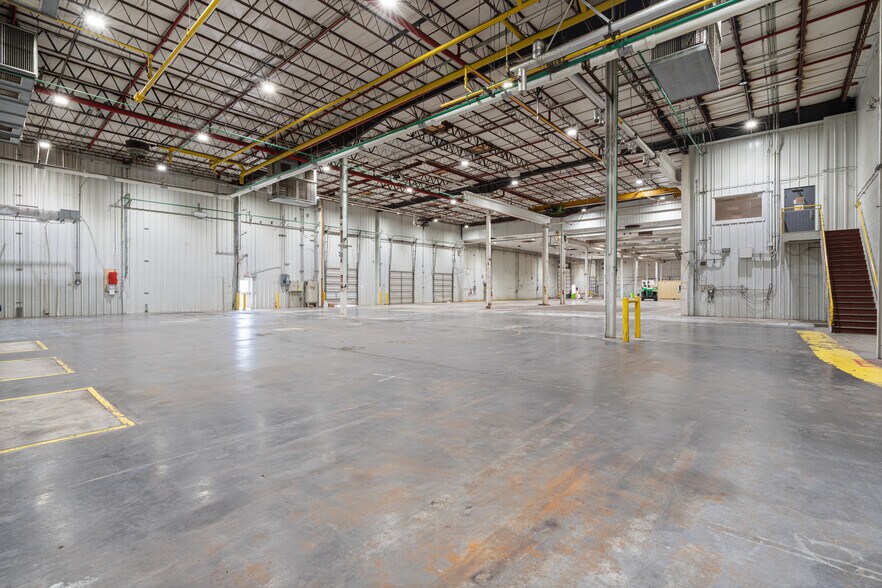 More Photos Of 400-402 W New Hope Rd, Rogers Manufacturing For Lease