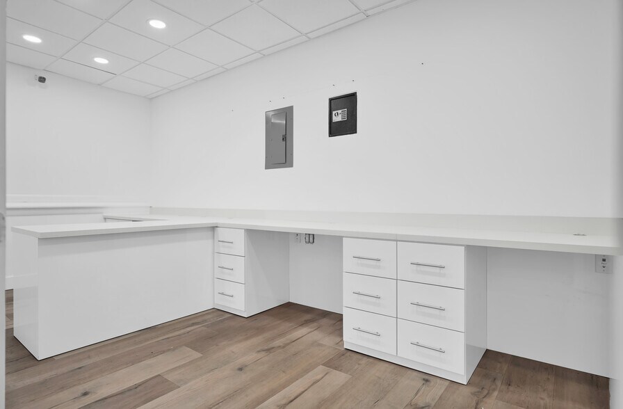 More Photos Of 7311 NW 12th St, Doral Light Distribution For Sale