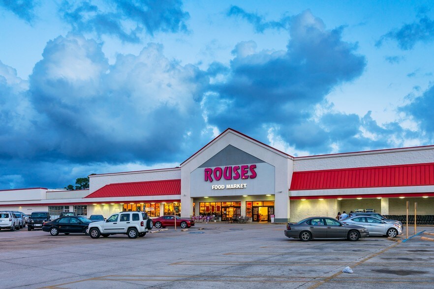 More Photos Of 1307-1355 E Pass Rd, Gulfport Storefront For Lease