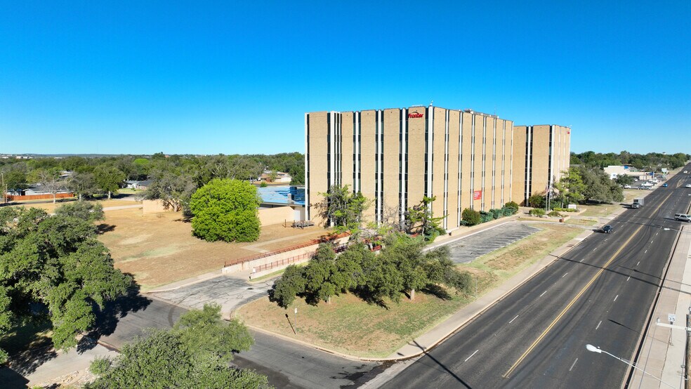 More Photos Of 2701 S Johnson St, San Angelo Industrial For Sale
