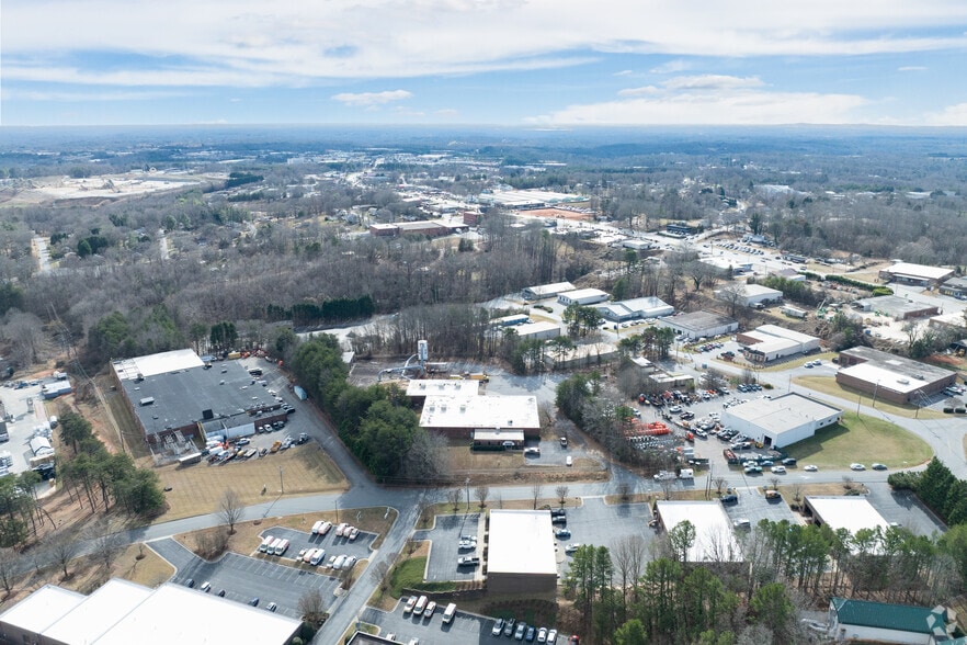 More Photos Of 980 3rd Ave SE, Hickory Warehouse For Lease