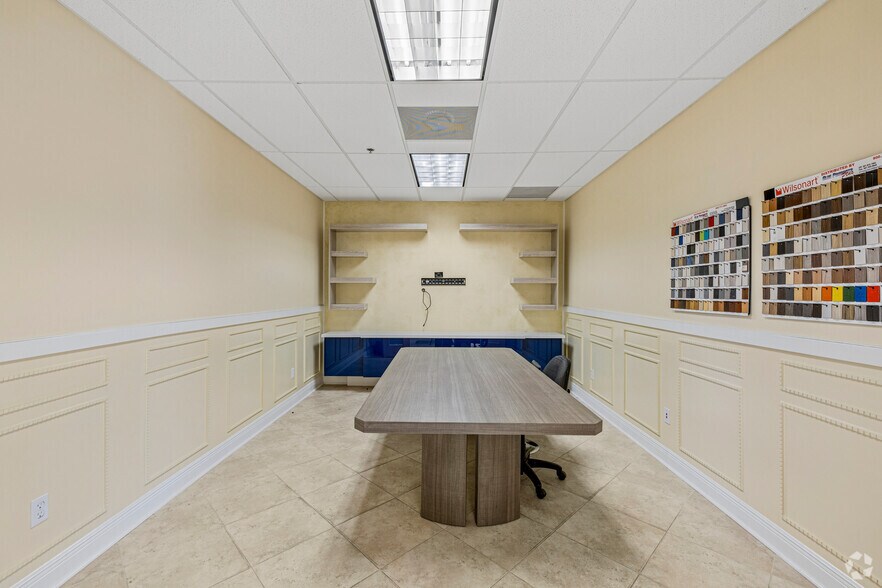 More Photos Of 740 NW Enterprise Dr, Port Saint Lucie Manufacturing For Lease