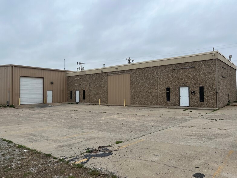 More Photos Of 3900 Valley Park Dr, El Reno Warehouse For Sale