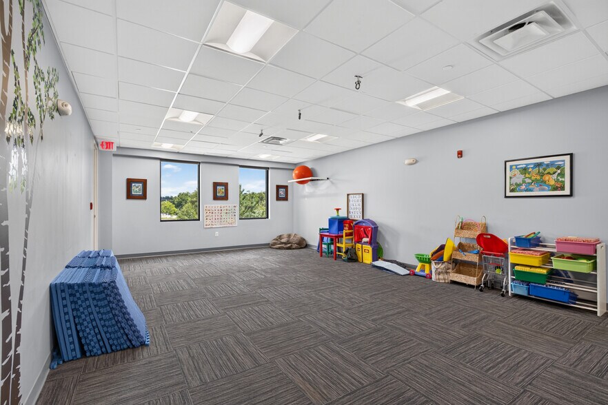 More Photos Of 51 Webb Pl, Dover Office For Sale