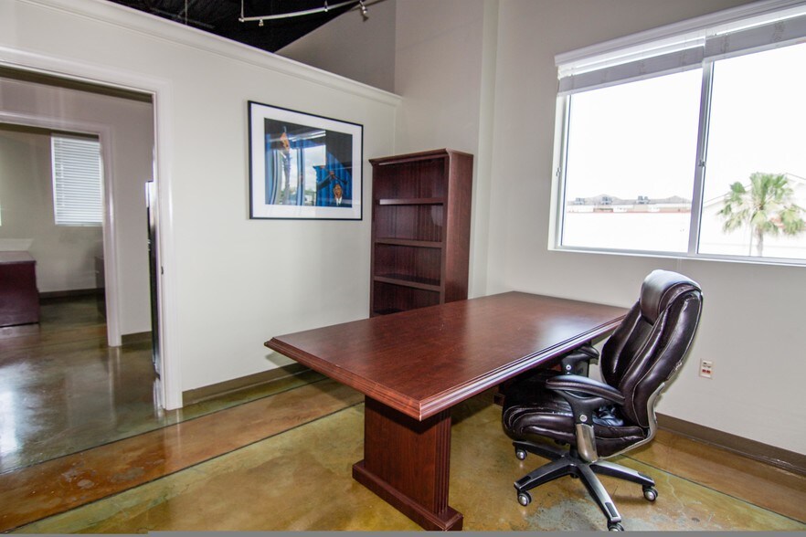 More Photos Of 701 S Howard Ave, Tampa Storefront Retail Office For Lease