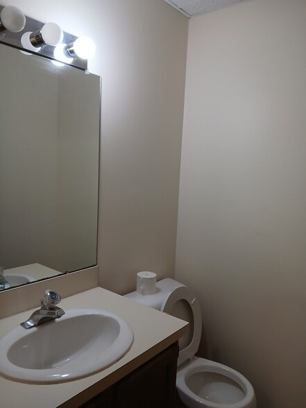 More Photos Of 1001 Eastwind Dr, Westerville Office For Lease